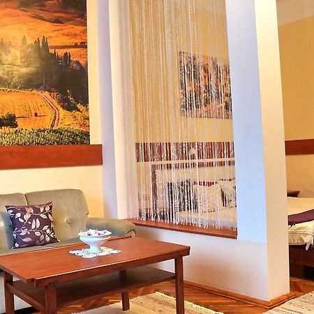 Hajnal Apartman Villa Gyula Ngoại thất bức ảnh