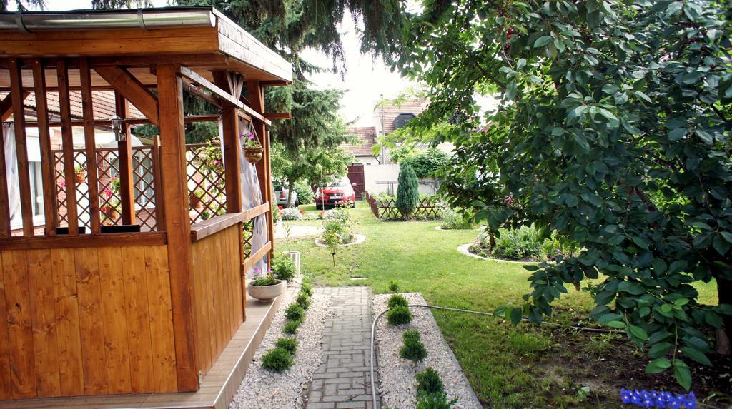 Hajnal Apartman Villa Gyula Ngoại thất bức ảnh