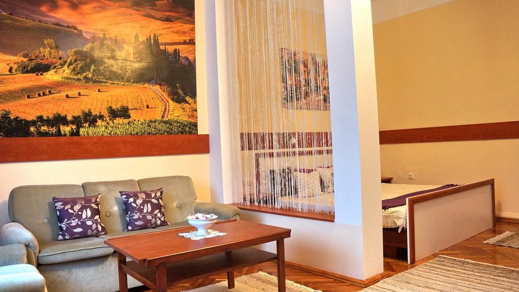 Hajnal Apartman Villa Gyula Ngoại thất bức ảnh