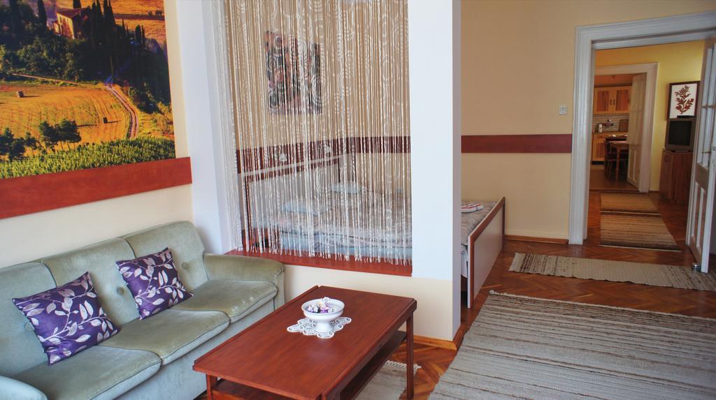 Hajnal Apartman Villa Gyula Ngoại thất bức ảnh